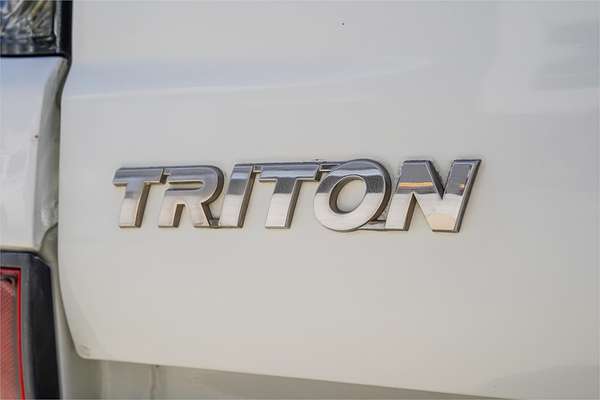 2010 Mitsubishi Triton GLX-R MN 4X4