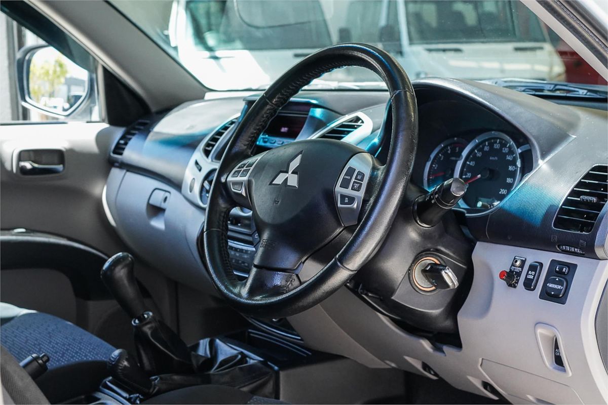 2010 Mitsubishi Triton GLX-R MN 4X4