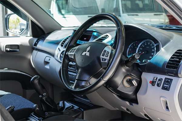 2010 Mitsubishi Triton GLX-R MN 4X4