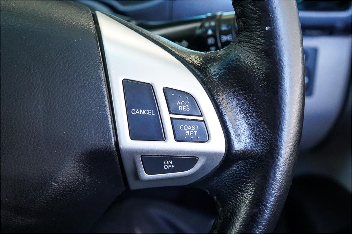 2010 Mitsubishi Triton GLX-R MN 4X4