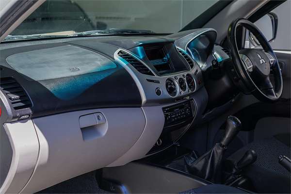 2010 Mitsubishi Triton GLX-R MN 4X4