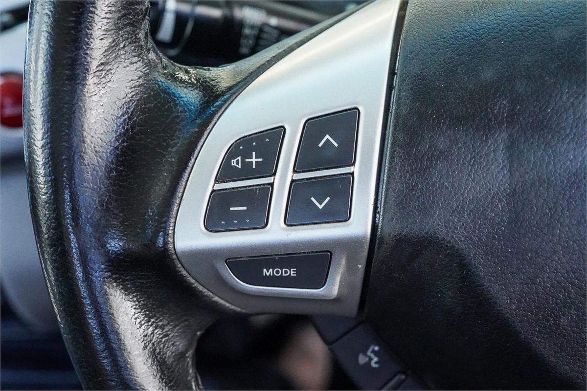 2010 Mitsubishi Triton GLX-R MN 4X4