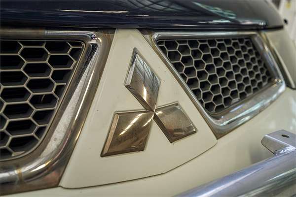 2010 Mitsubishi Triton GLX-R MN 4X4