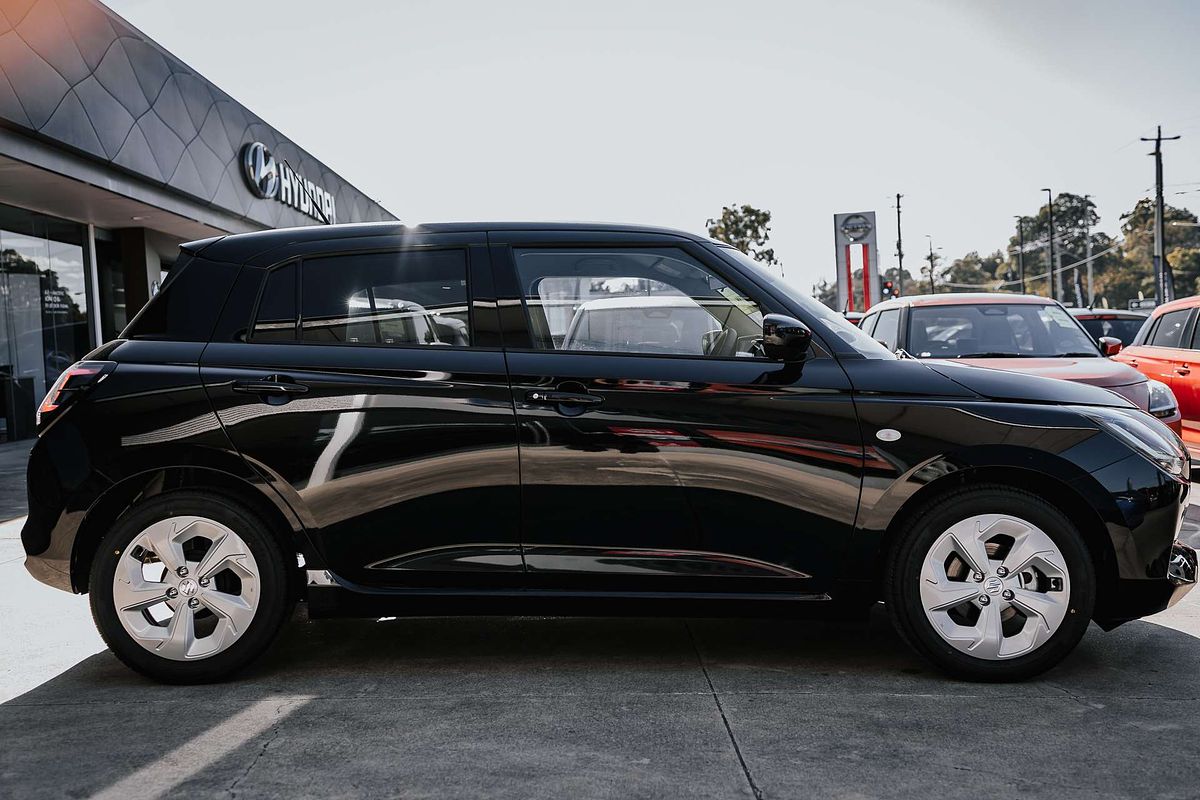 2025 Suzuki Swift Hybrid Plus UZ