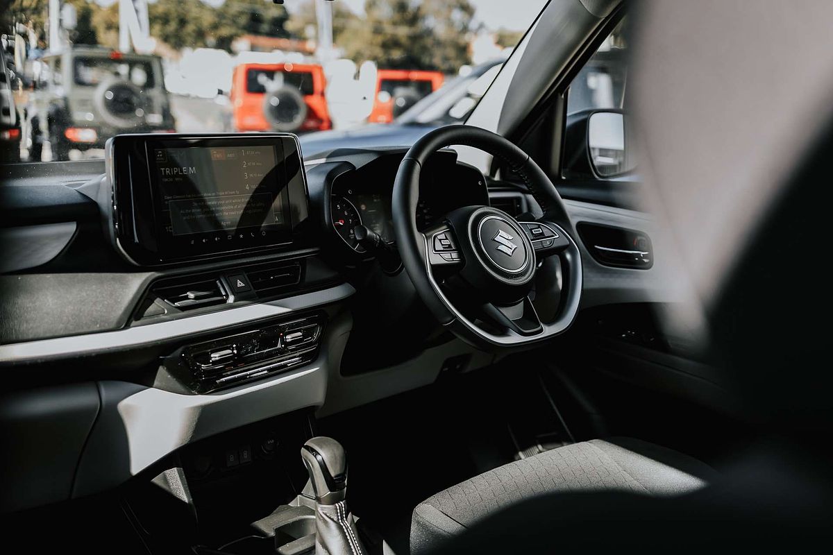 2025 Suzuki Swift Hybrid Plus UZ