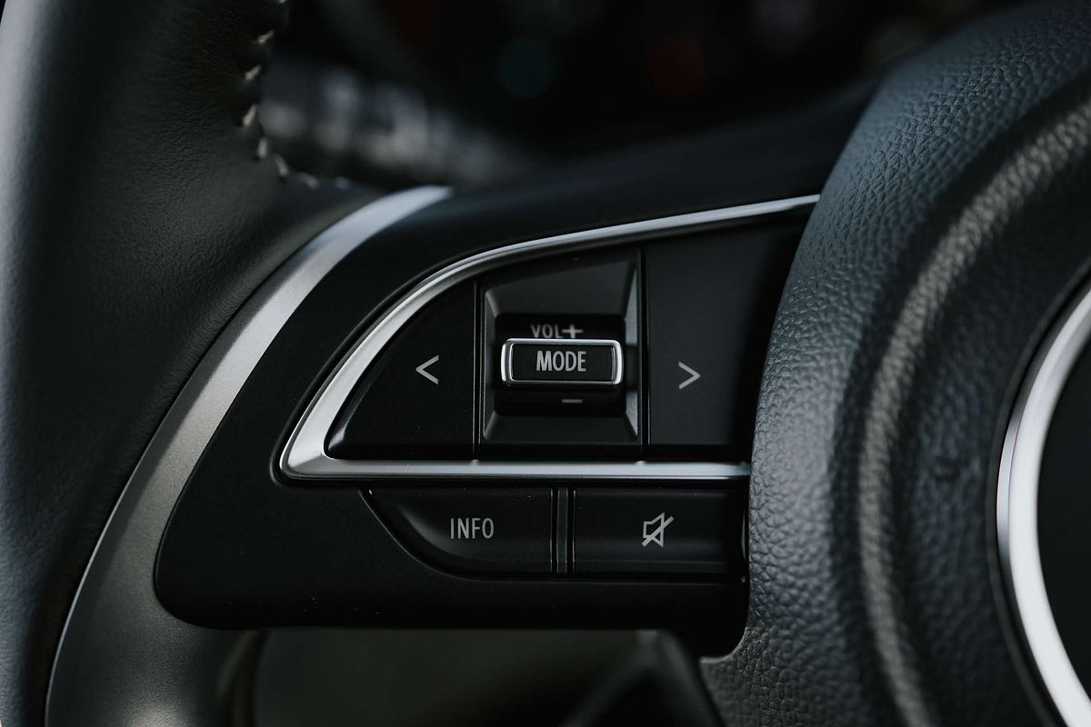 2025 Suzuki Swift Hybrid Plus UZ