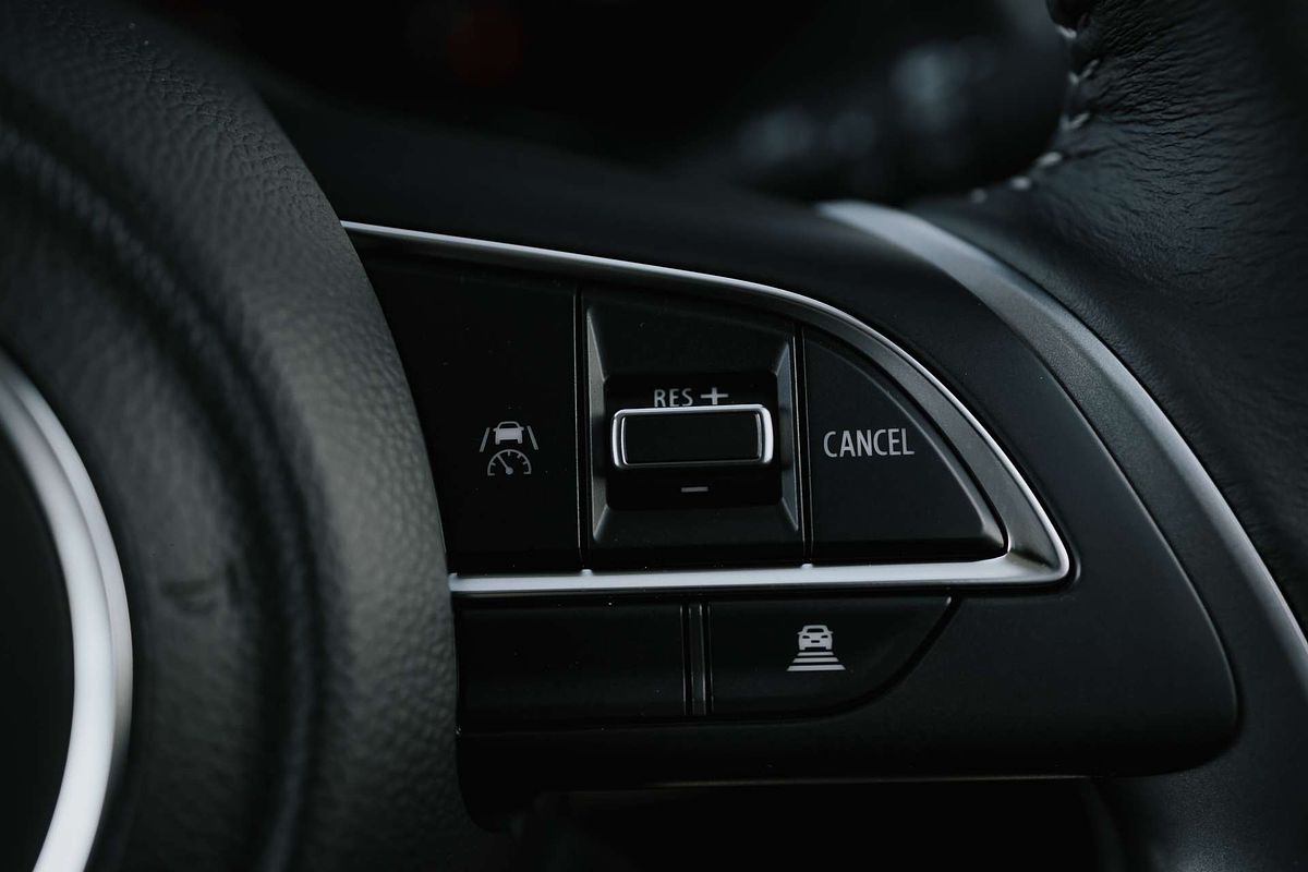 2025 Suzuki Swift Hybrid Plus UZ