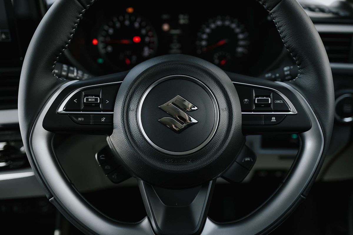 2025 Suzuki Swift Hybrid Plus UZ