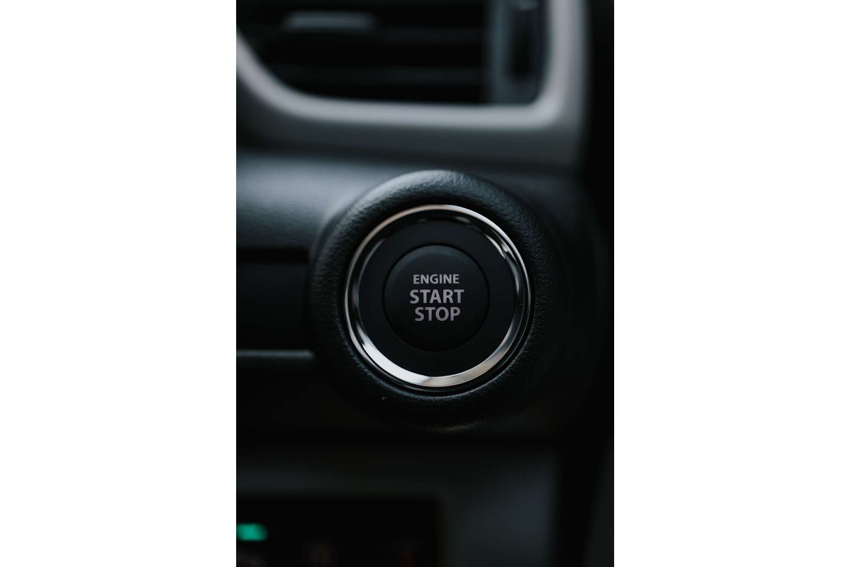 2025 Suzuki Swift Hybrid Plus UZ