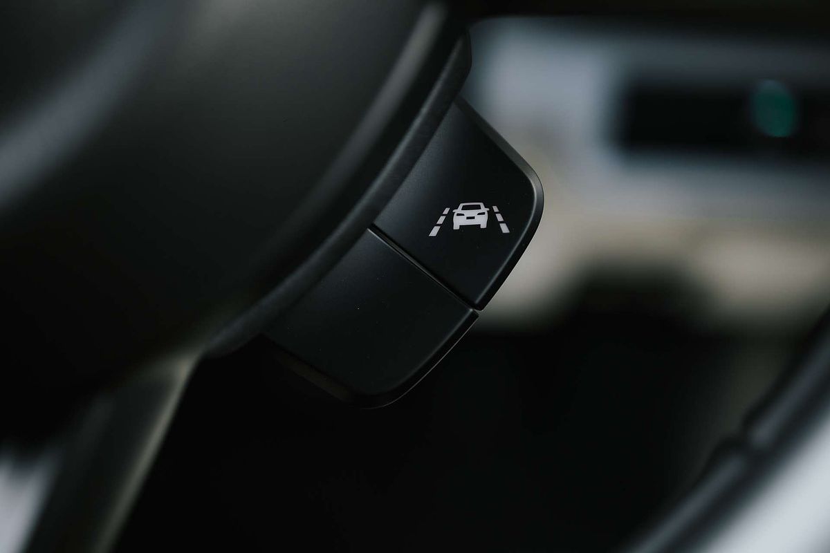 2025 Suzuki Swift Hybrid Plus UZ