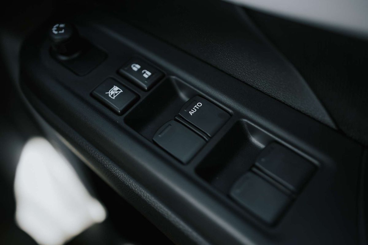 2025 Suzuki Swift Hybrid Plus UZ