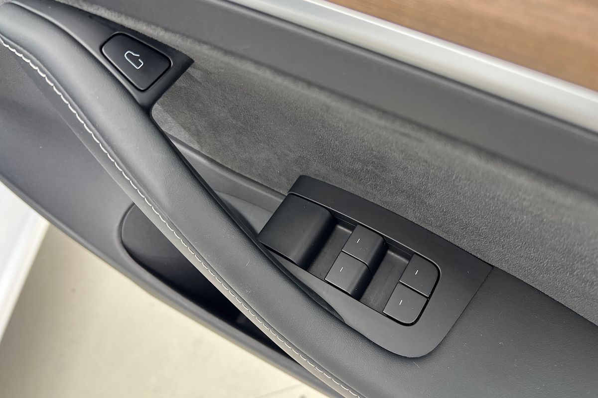 2022 Tesla Model 3 Rear-Wheel Drive