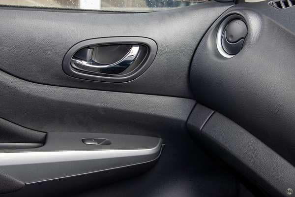 2025 Nissan Navara ST D23 4X4