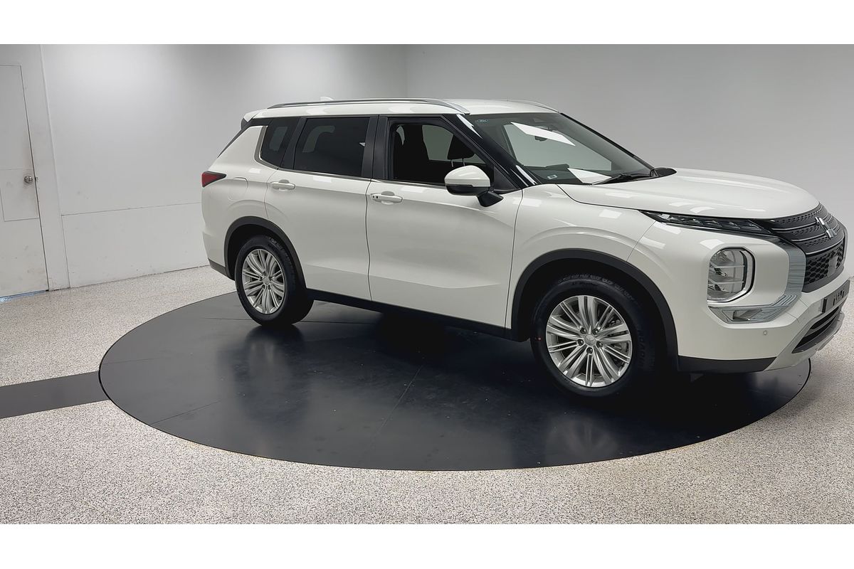 2023 Mitsubishi Outlander LS ZM