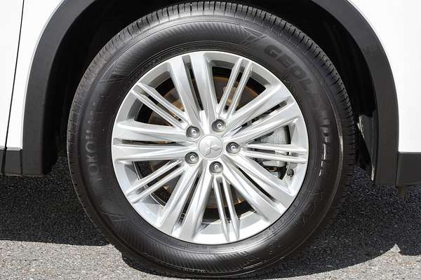 2024 Mitsubishi Outlander LS ZM thumb-3