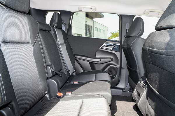 2024 Mitsubishi Outlander LS ZM thumb-8