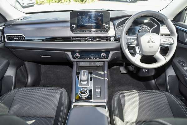 2024 Mitsubishi Outlander LS ZM thumb-16