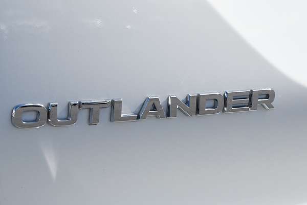 2024 Mitsubishi Outlander LS ZM thumb-19