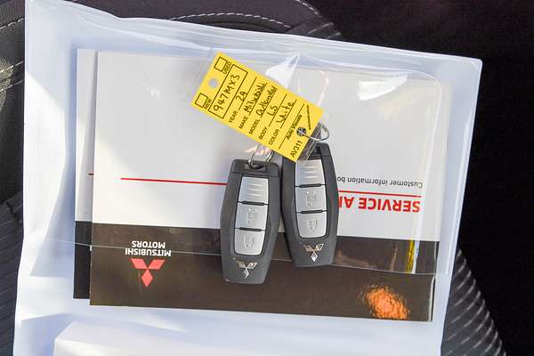 2024 Mitsubishi Outlander LS ZM thumb-20