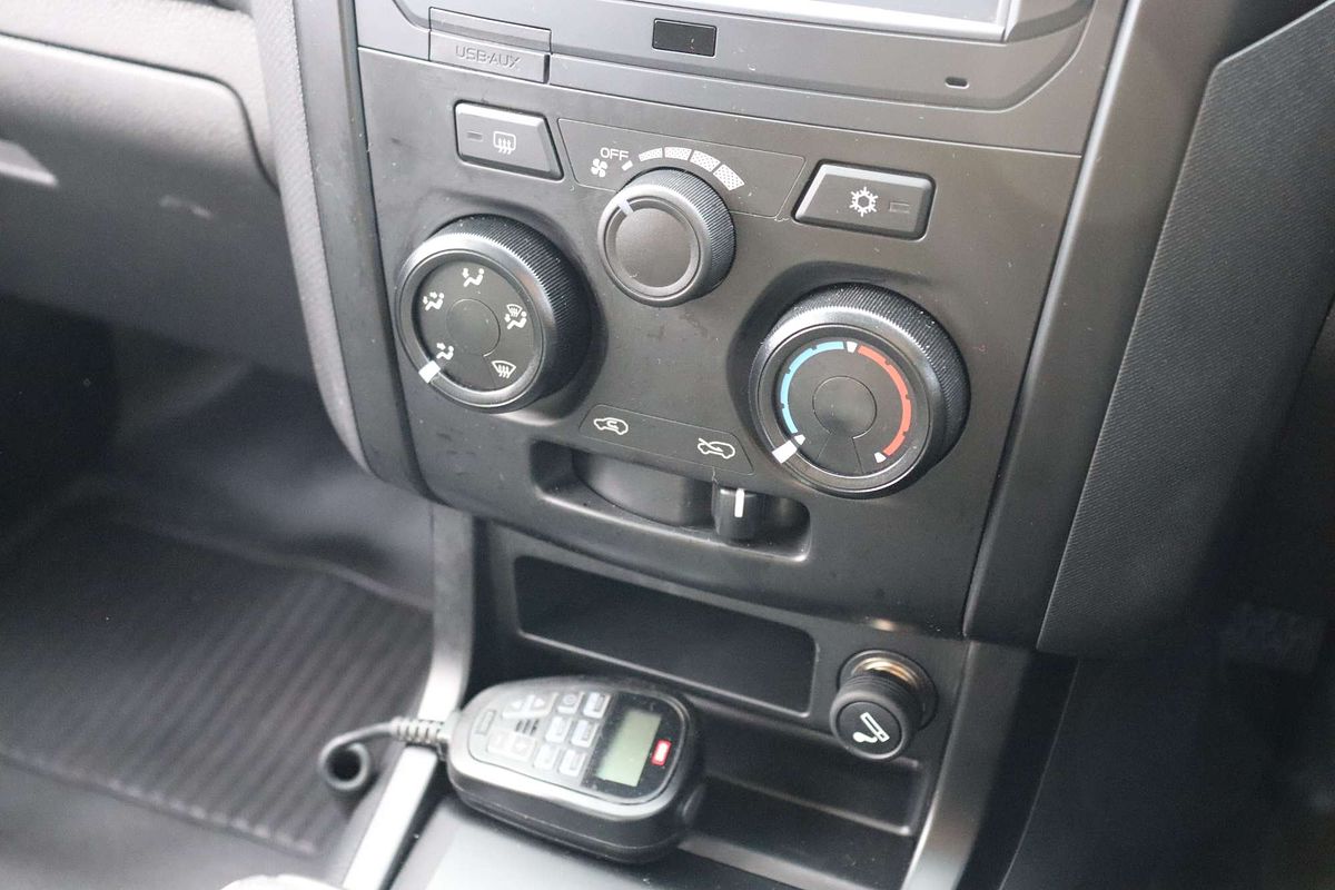 2017 Isuzu D-MAX SX  4X4