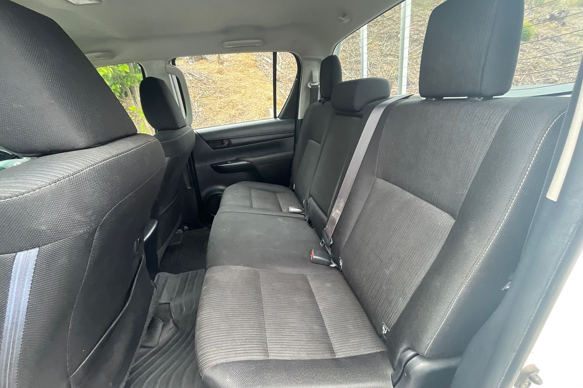 2016 Toyota Hilux SR (4x4) GUN126R 4X4