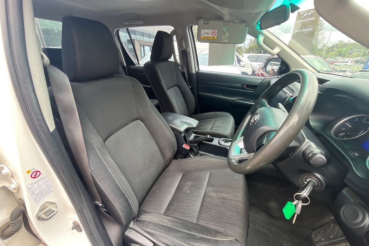 2016 Toyota Hilux SR (4x4) GUN126R 4X4