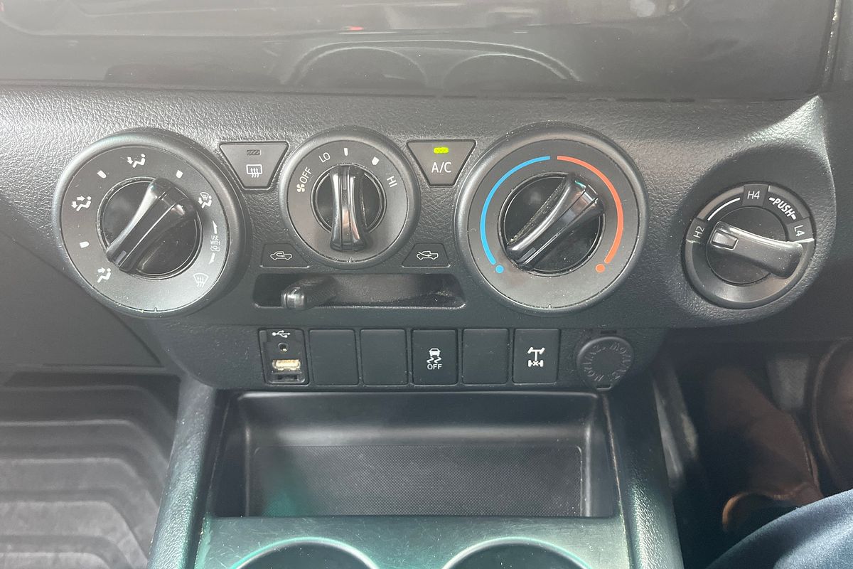 2016 Toyota Hilux SR (4x4) GUN126R 4X4