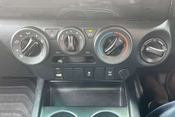 2016 Toyota Hilux SR (4x4) GUN126R 4X4