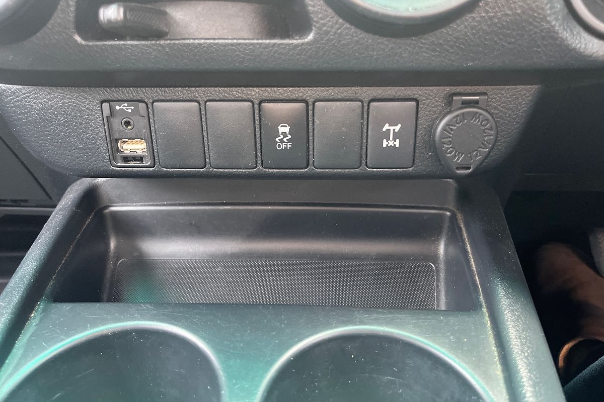 2016 Toyota Hilux SR (4x4) GUN126R 4X4