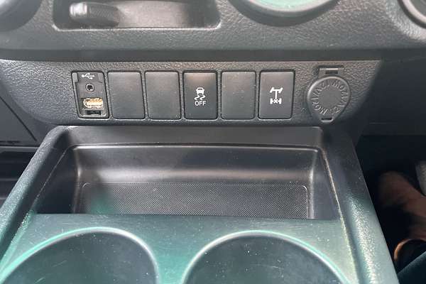 2016 Toyota Hilux SR (4x4) GUN126R 4X4