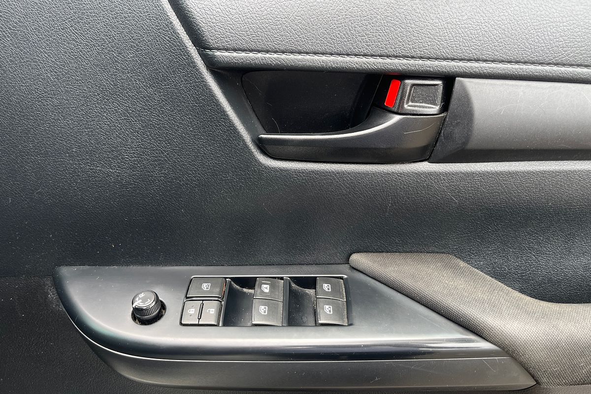 2016 Toyota Hilux SR (4x4) GUN126R 4X4