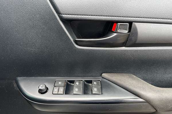 2016 Toyota Hilux SR (4x4) GUN126R 4X4