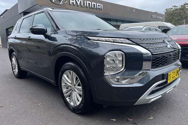 2024 Mitsubishi Outlander LS ZM