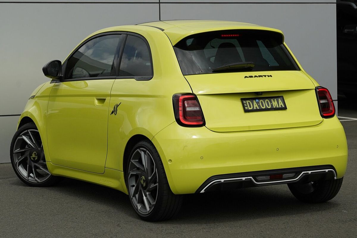 2023 Abarth 500e Scorpionissima