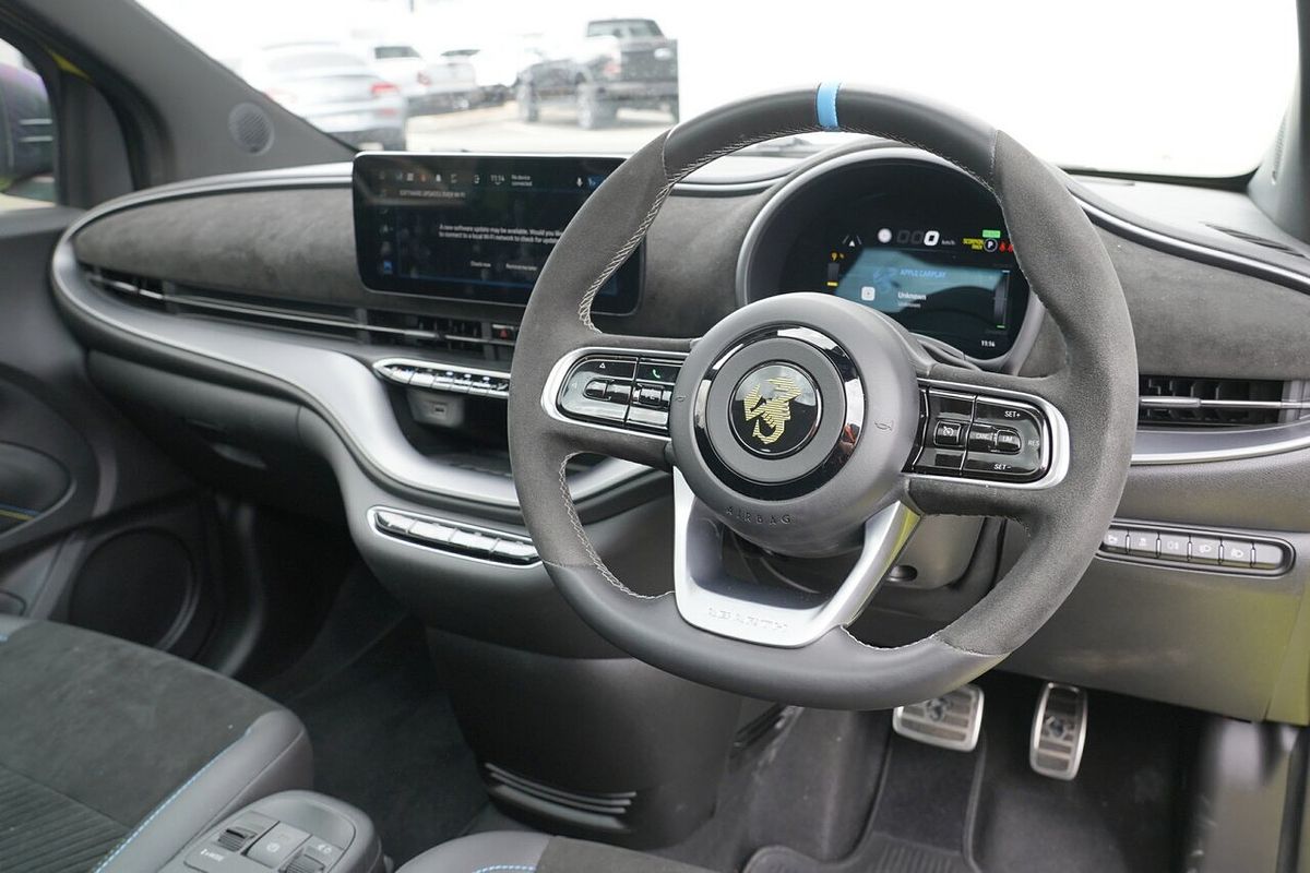2023 Abarth 500e Scorpionissima