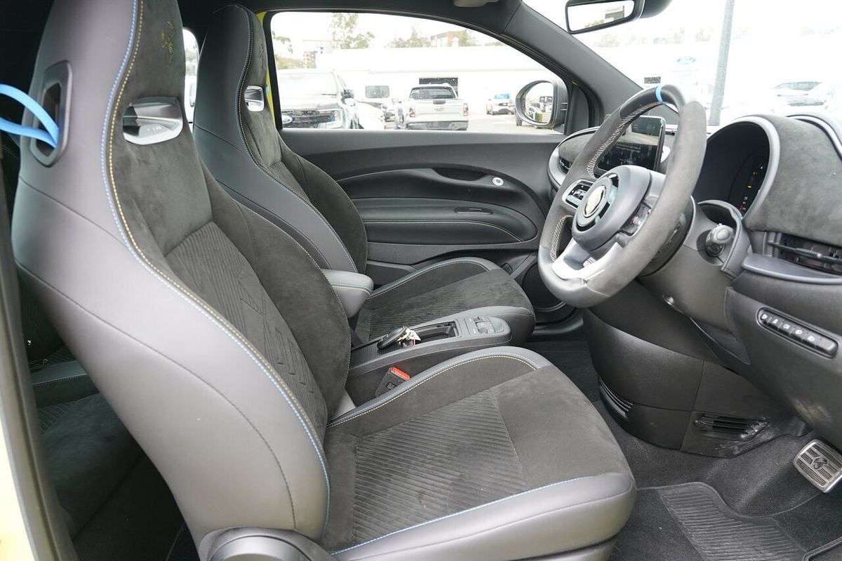 2023 Abarth 500e Scorpionissima