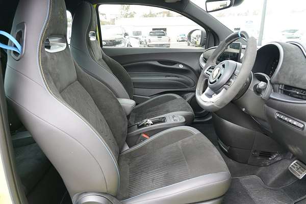 2023 Abarth 500e Scorpionissima