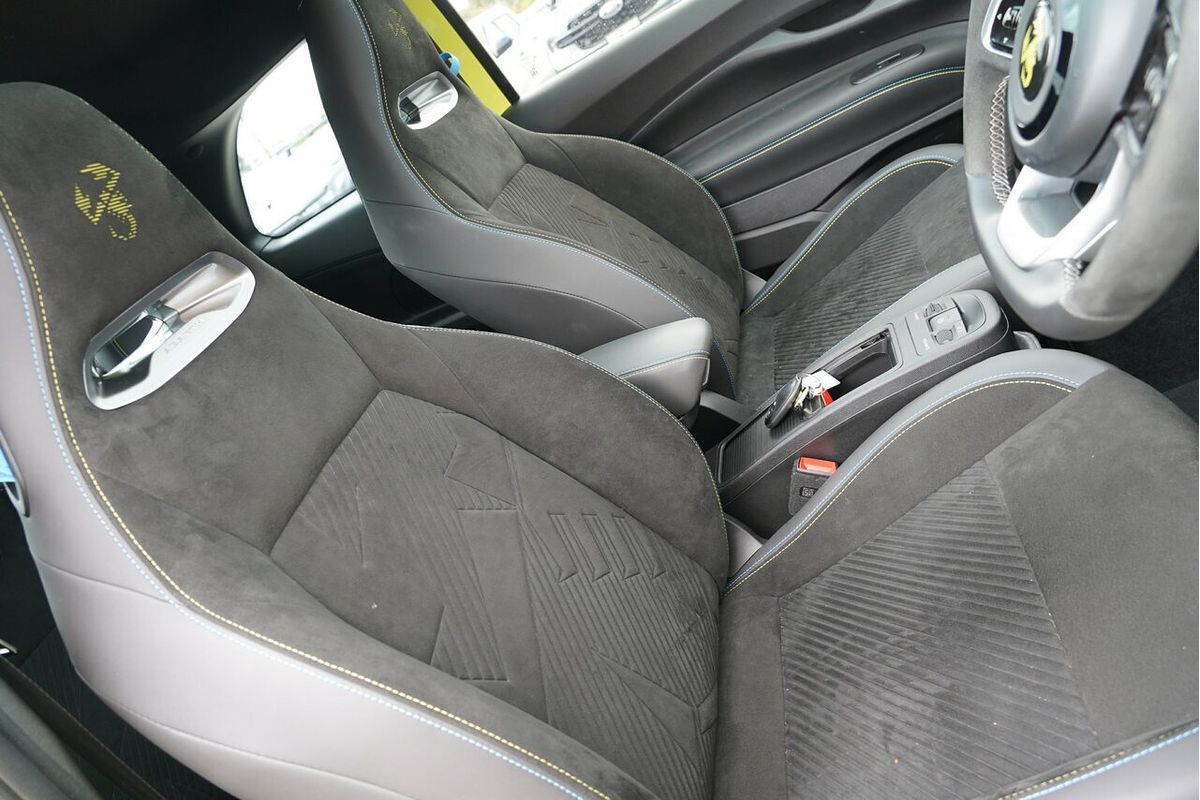 2023 Abarth 500e Scorpionissima