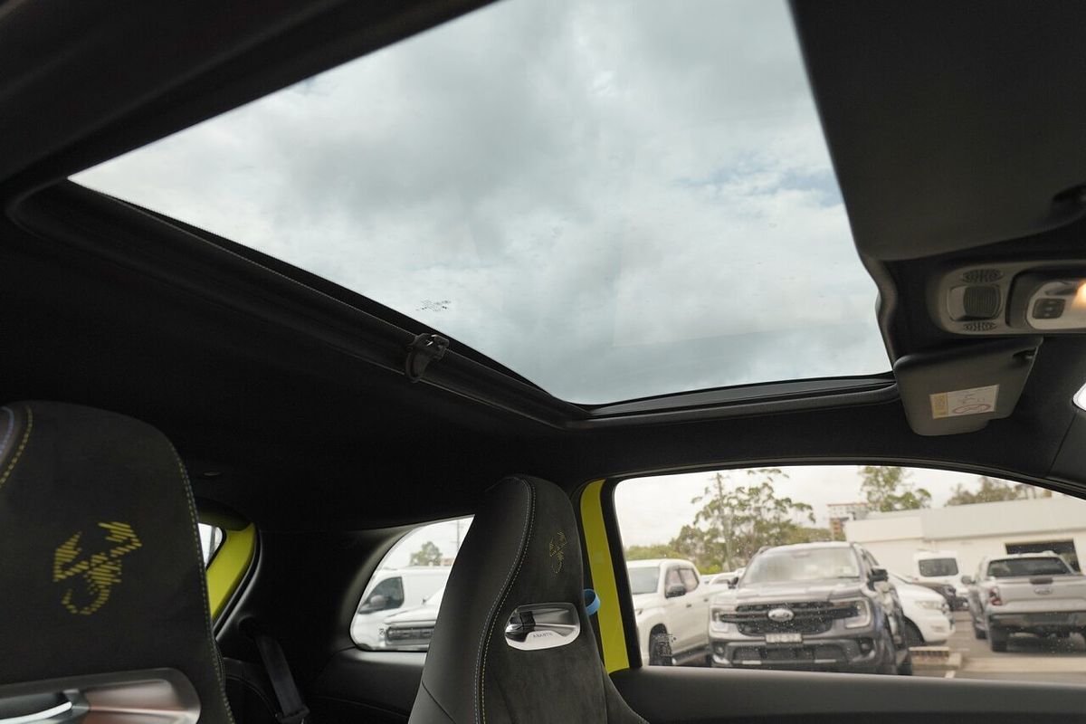 2023 Abarth 500e Scorpionissima