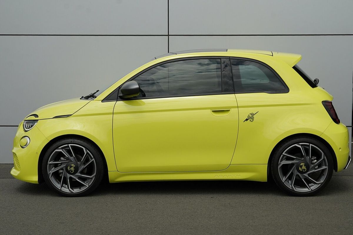 2023 Abarth 500e Scorpionissima