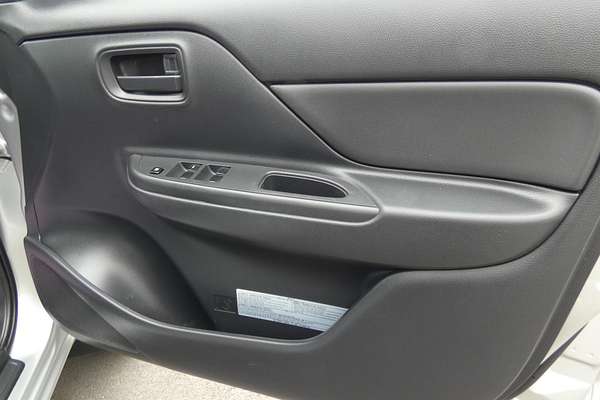 2022 Mitsubishi Triton GLX MR 4X4