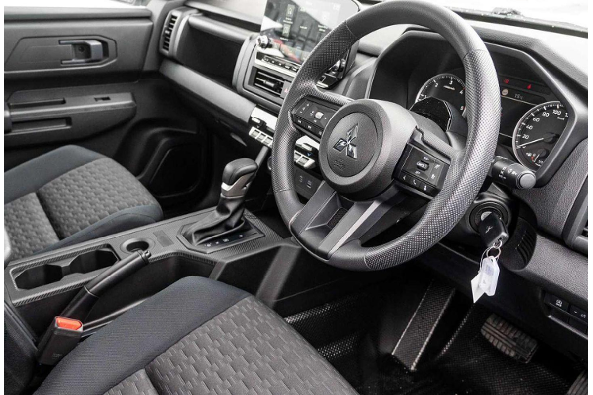 2025 Mitsubishi Triton GLX MV 4X4
