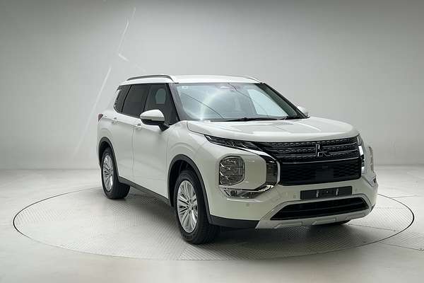 2024 Mitsubishi Outlander LS ZM