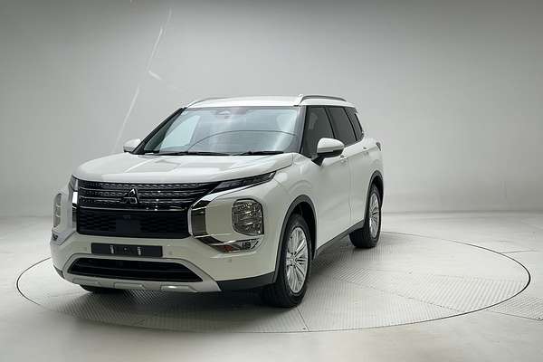 2024 Mitsubishi Outlander LS ZM