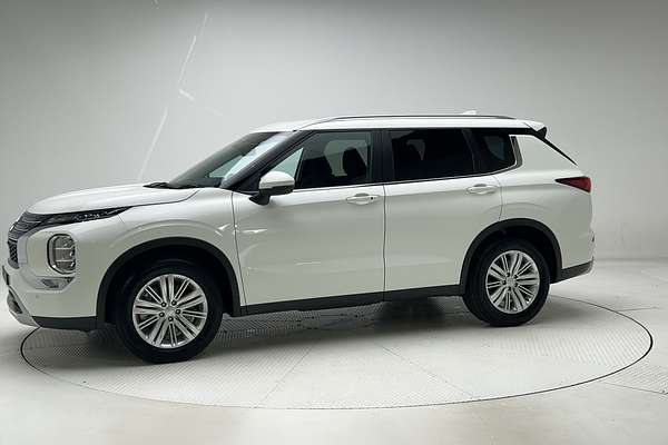 2024 Mitsubishi Outlander LS ZM