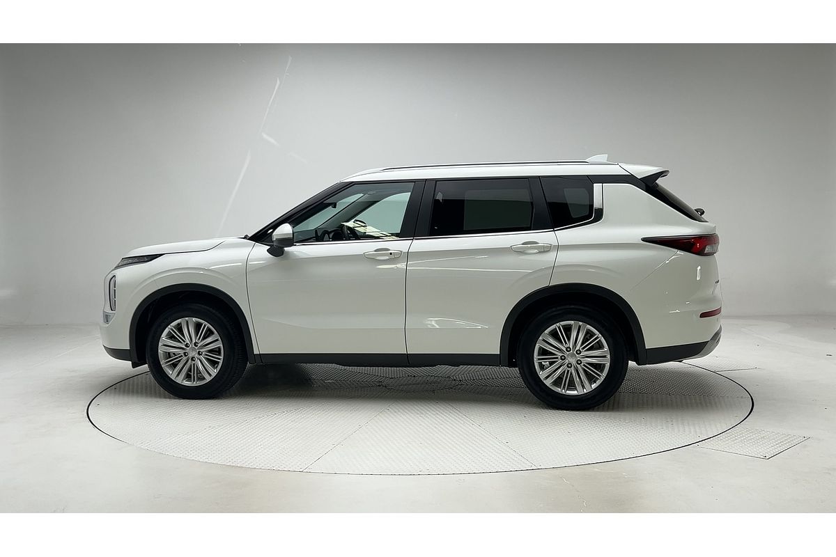 2024 Mitsubishi Outlander LS ZM