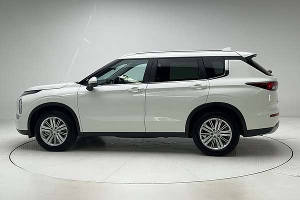 2024 Mitsubishi Outlander LS ZM