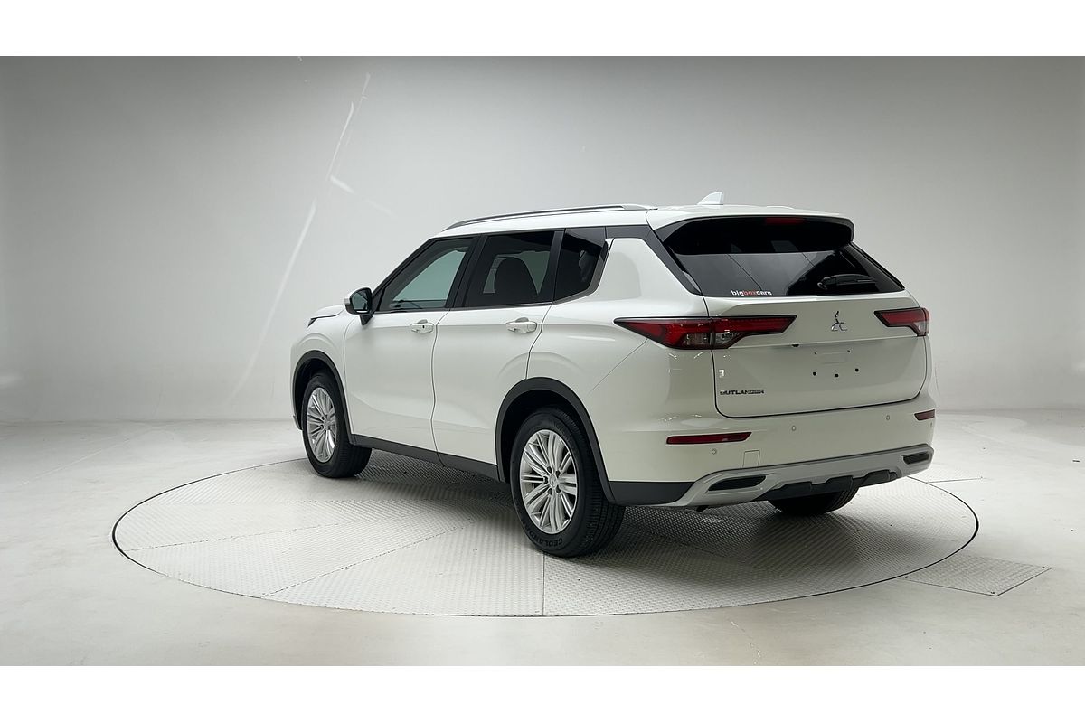 2024 Mitsubishi Outlander LS ZM