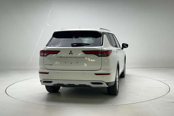 2024 Mitsubishi Outlander LS ZM