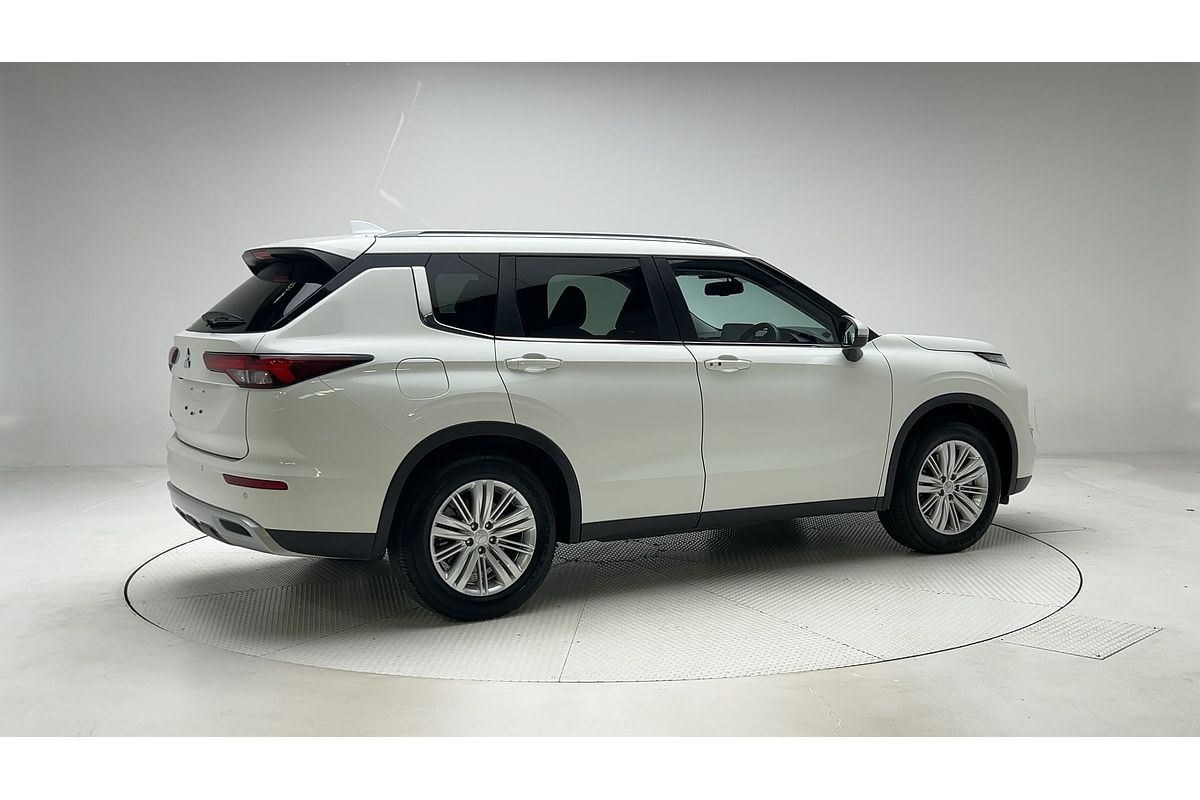 2024 Mitsubishi Outlander LS ZM